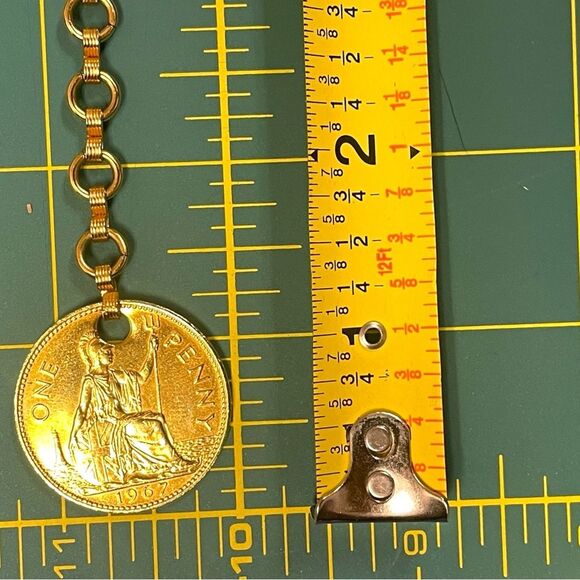 Vintage Queen Elizabeth II One Pense Coin Belt. Chain Coins belt Gold tone UK main image 14
